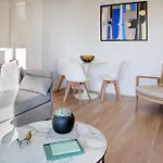 L Residences & アパート *