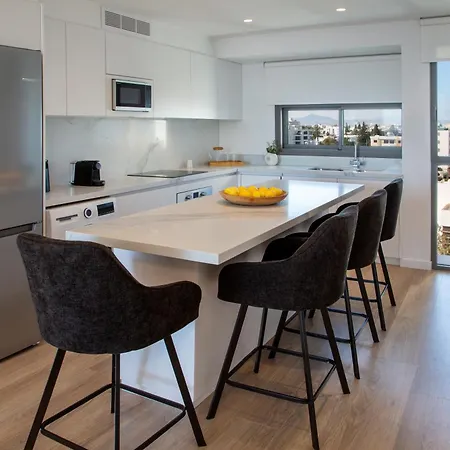L Residences & 라르나카