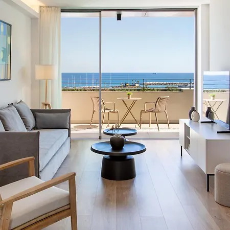 Апартаменти L Residences & *